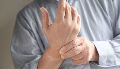 wie man sich von Schmerzen in den Fingern der Finger aus verlängert