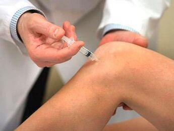 Injektion in das Kniegelenk bei Arthrose